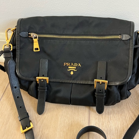 Prada Tessuto Messenger bag with Saffiano leather trim - Picture 4 of 10